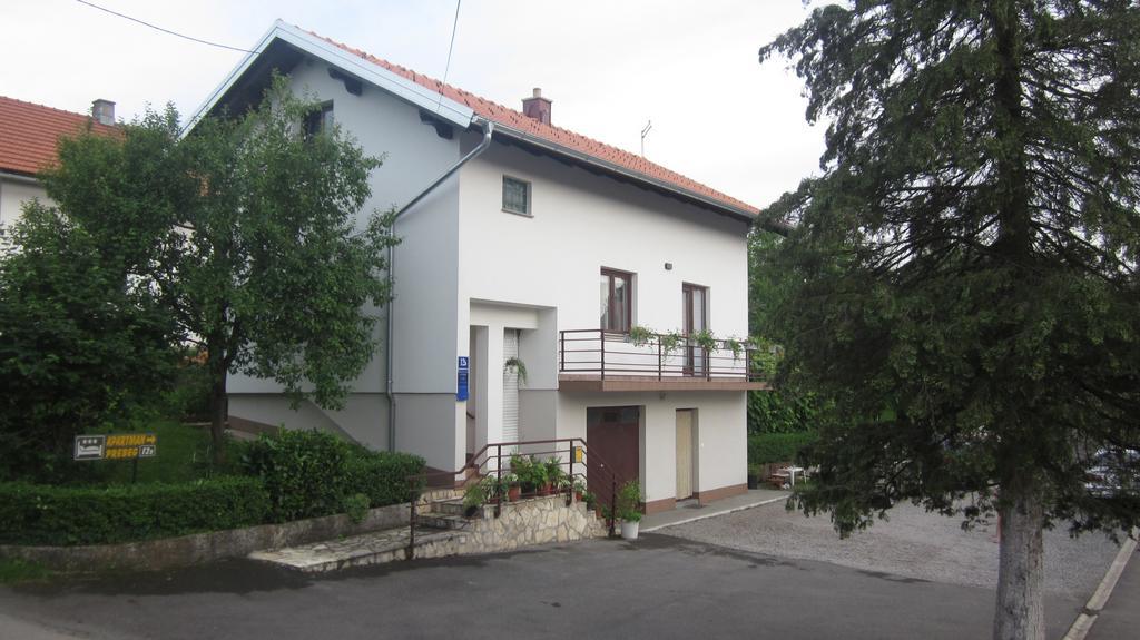Apartmani Prebeg Rakovica Zewnętrze zdjęcie